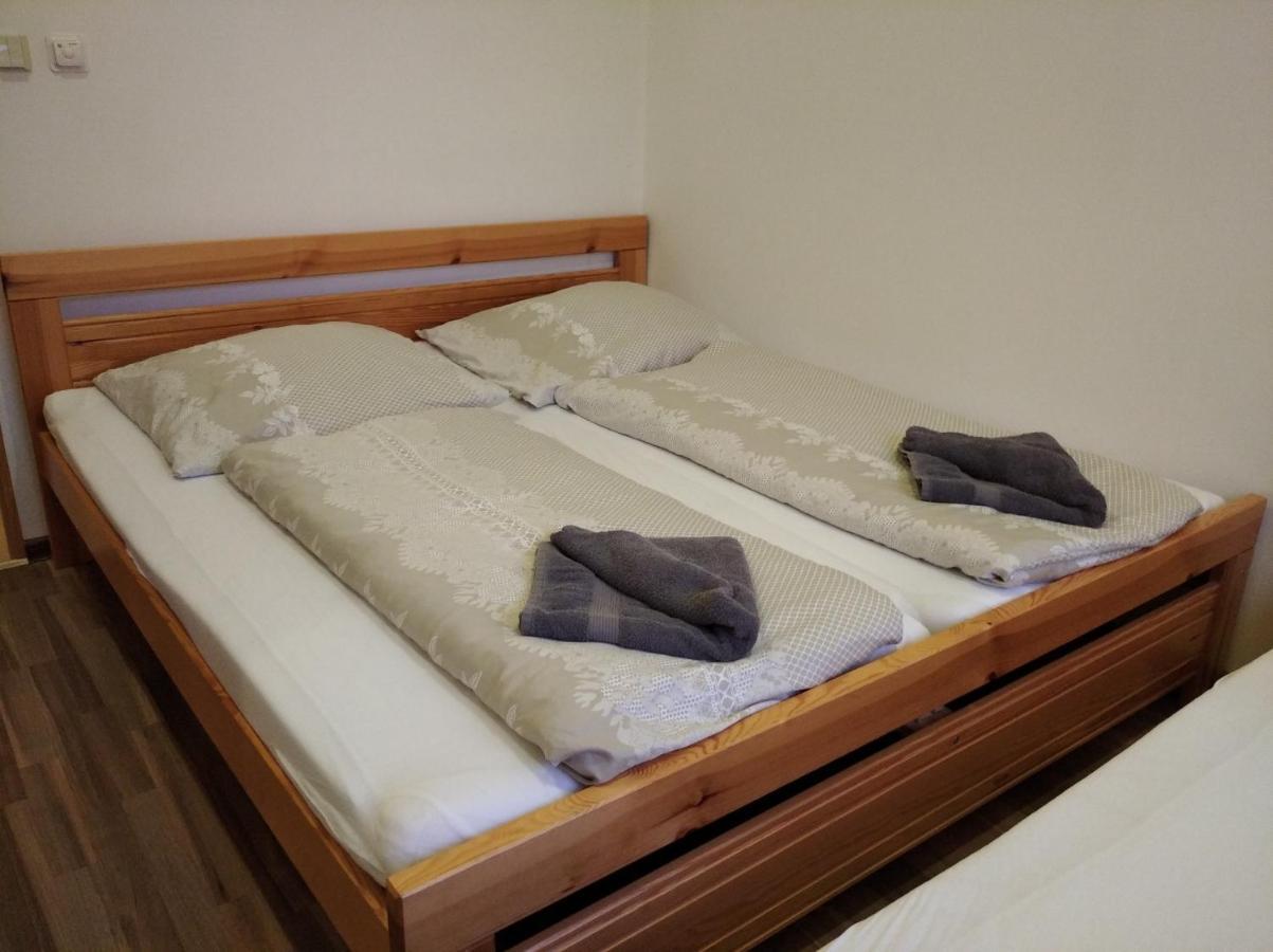 Ubytovani V Soukromi Opolany U Podebrad Buitenkant foto