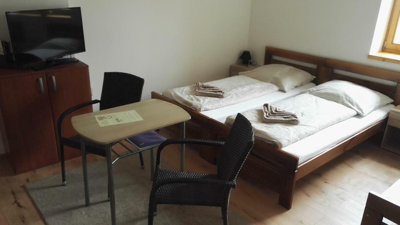 Ubytovani V Soukromi Opolany U Podebrad Buitenkant foto